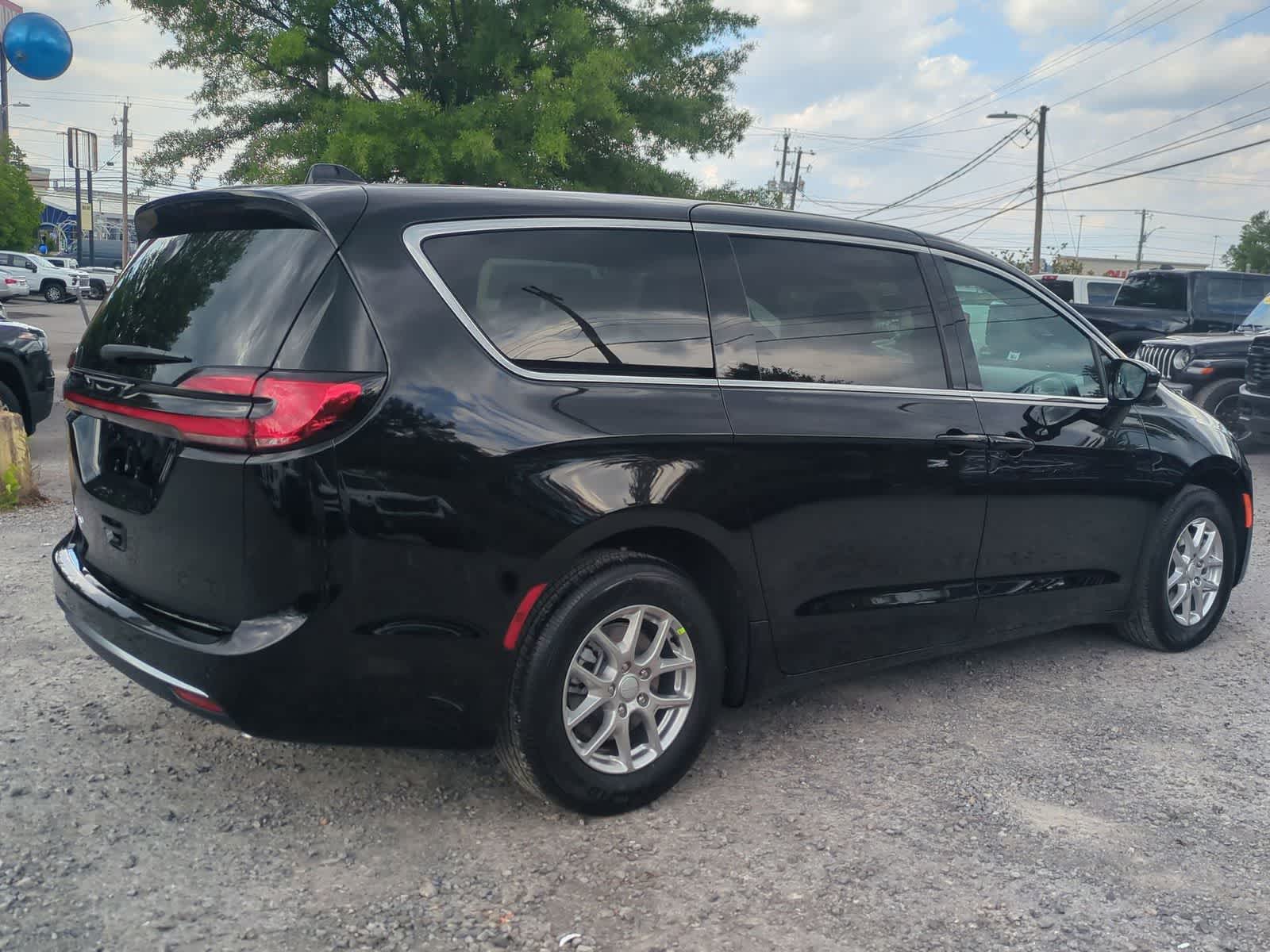 Thumbnail: 2027 Chrysler Pacifica - 8