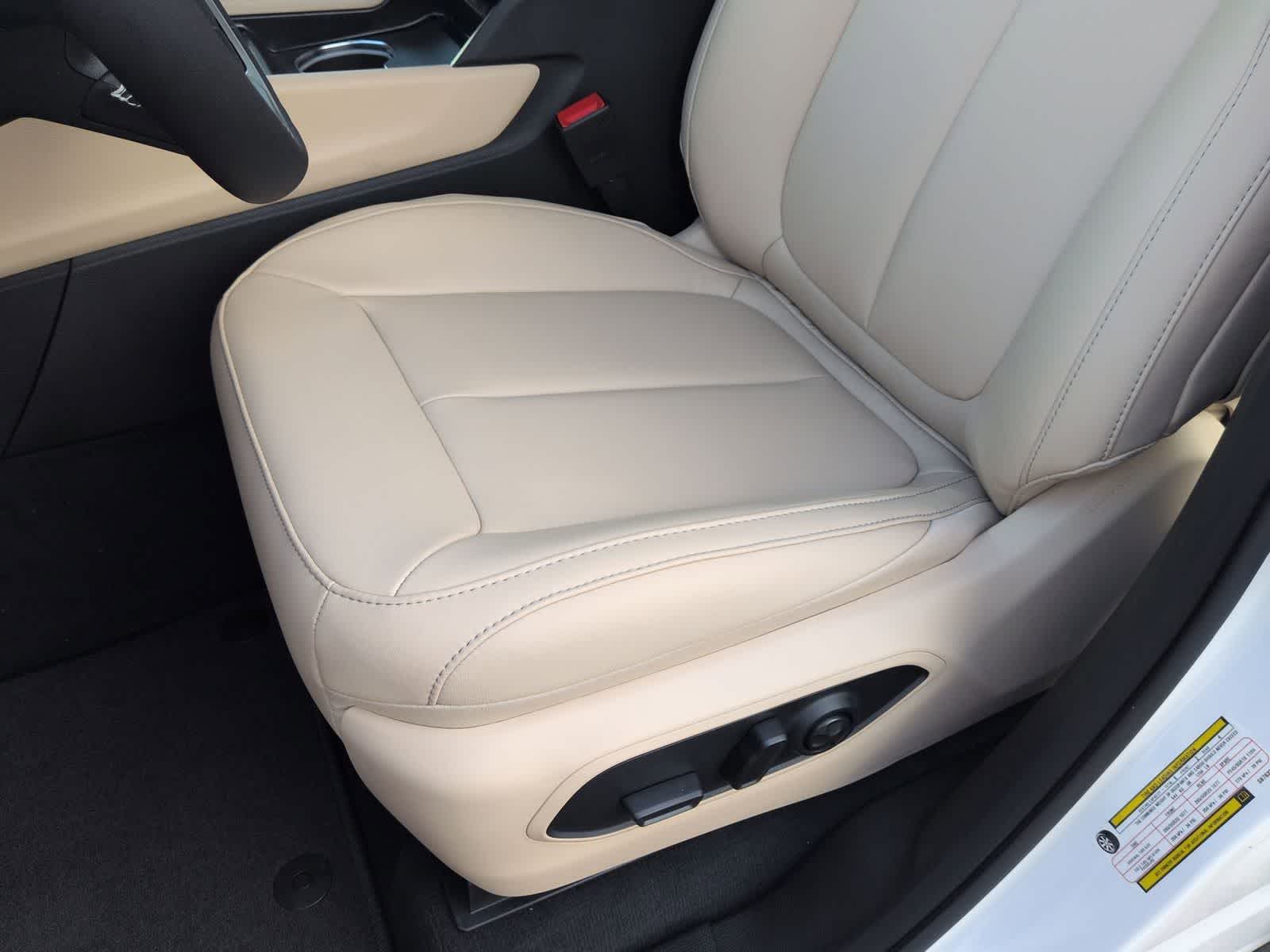 Thumbnail: 2025 Jeep Grand Cherokee L - 16