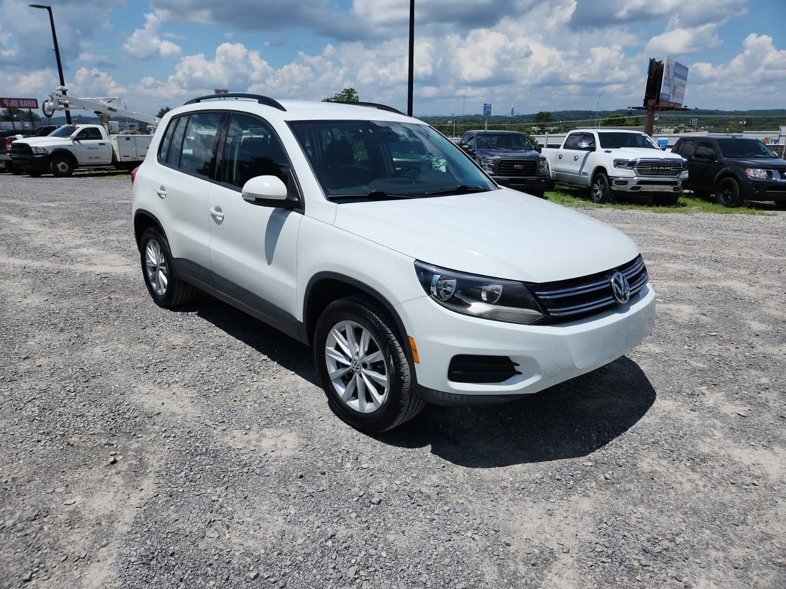 Thumbnail: 2017 Volkswagen Tiguan - 7