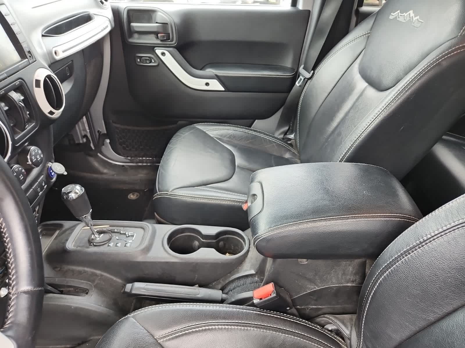 2014 Jeep Wrangler Unlimited Polar Edition 11