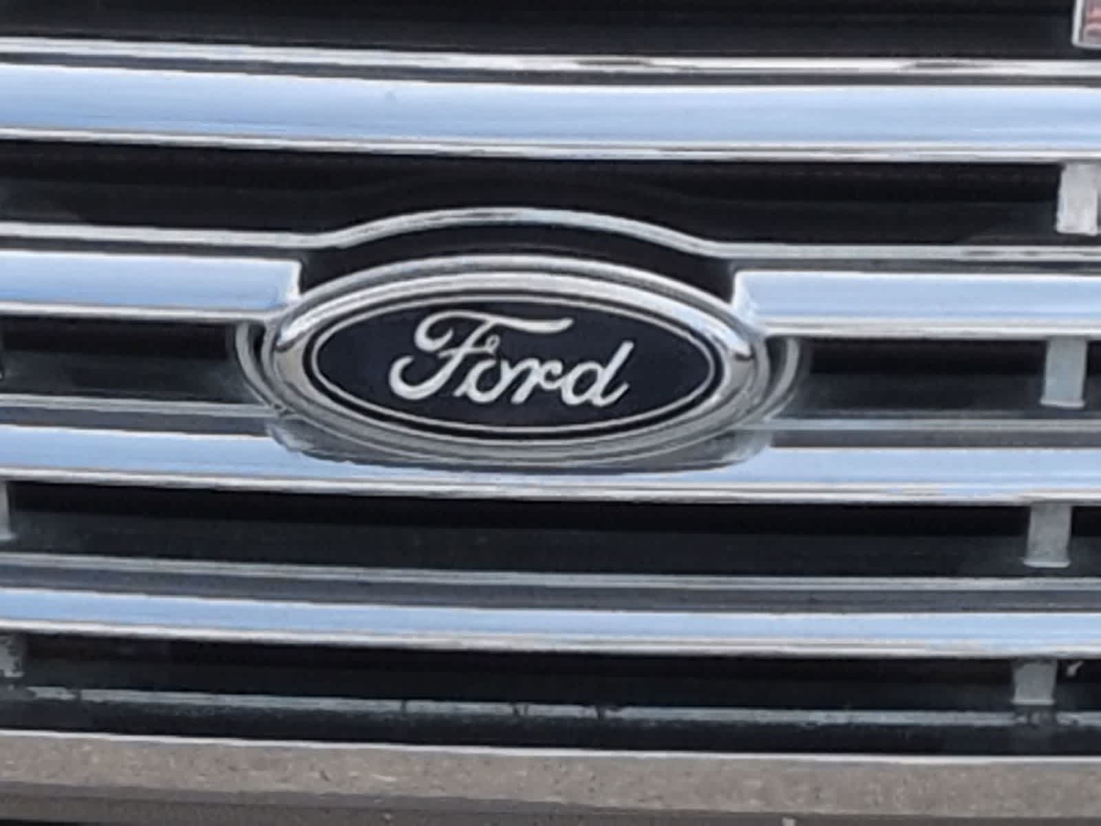 Thumbnail: 2001 Ford Crown Victoria - 12