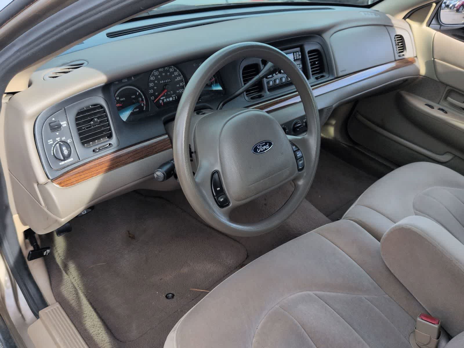 Thumbnail: 2001 Ford Crown Victoria - 10