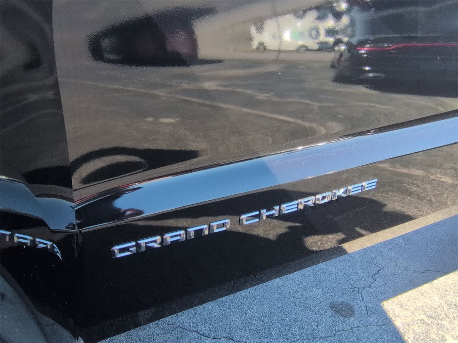 Thumbnail: 2015 Jeep Grand Cherokee - 13