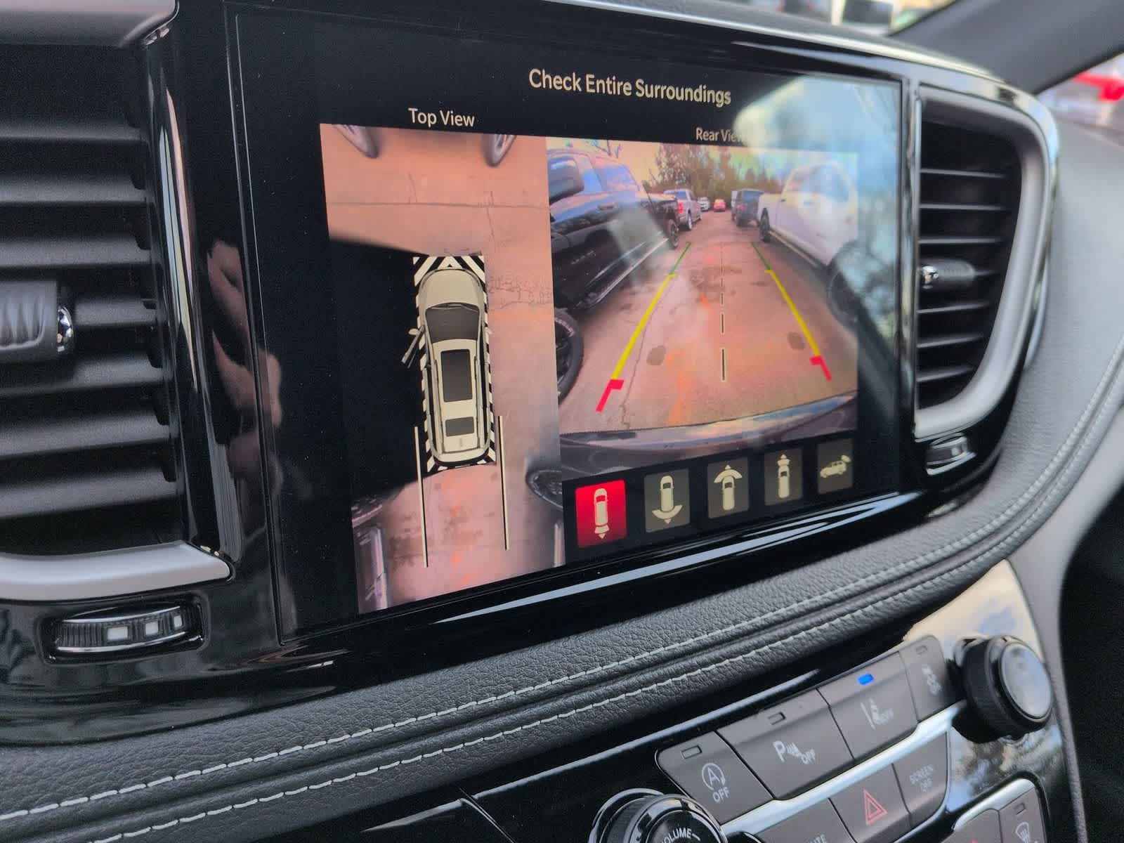 Thumbnail: 2026 Chrysler Pacifica - 19