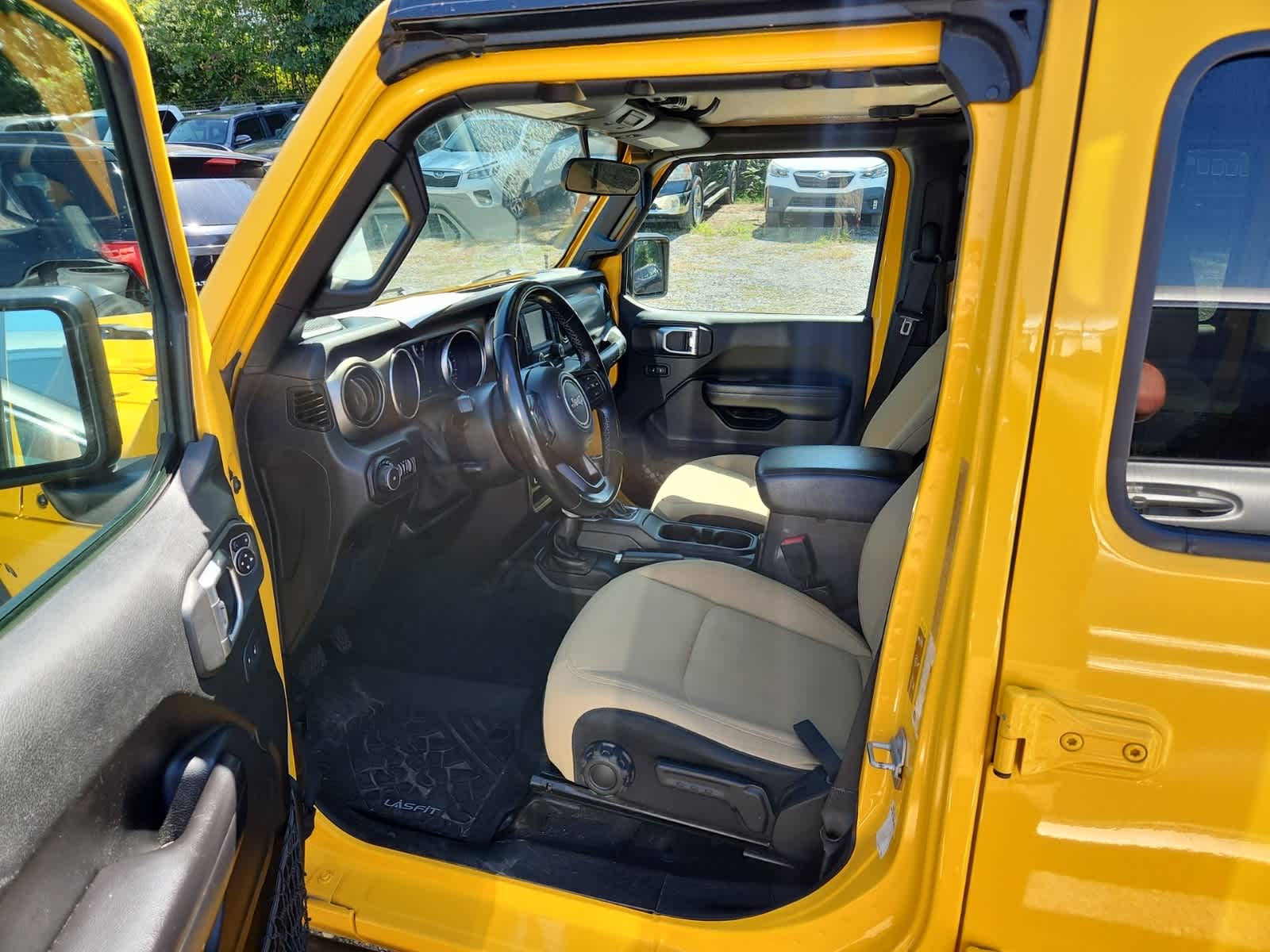 Thumbnail: 2020 Jeep Wrangler - 14
