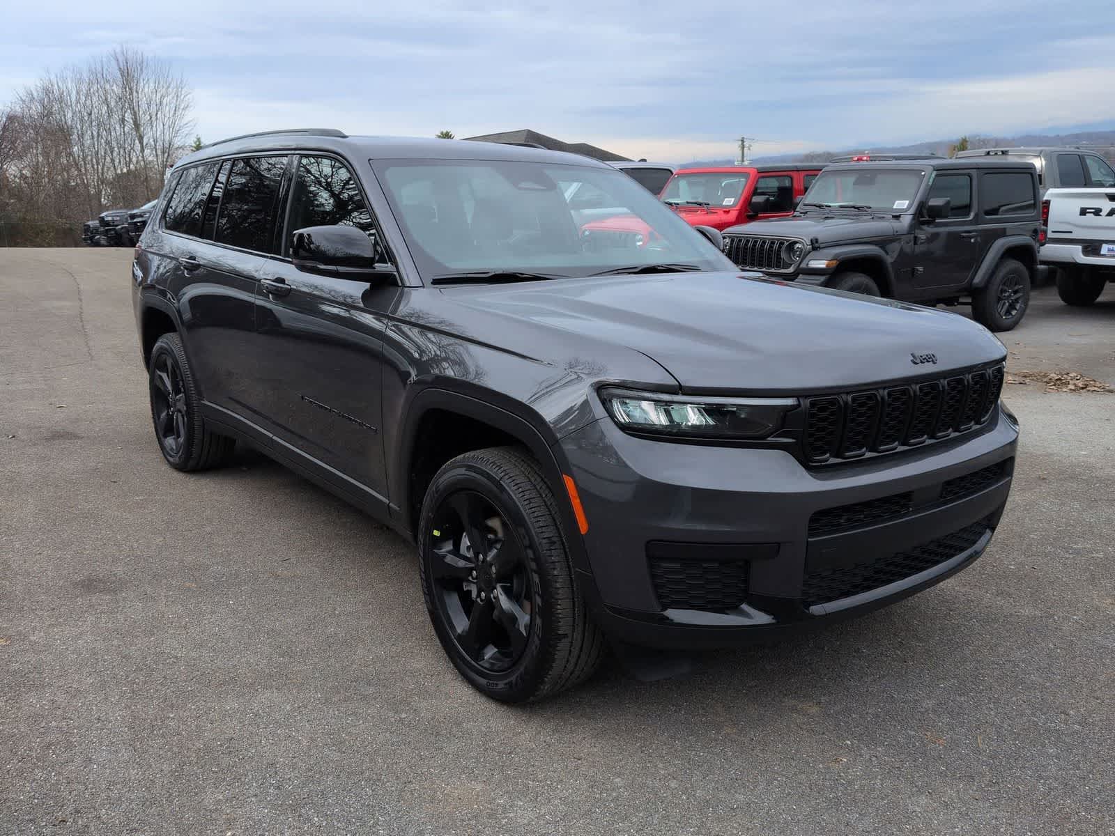 Thumbnail: 2025 Jeep Grand Cherokee L - 2