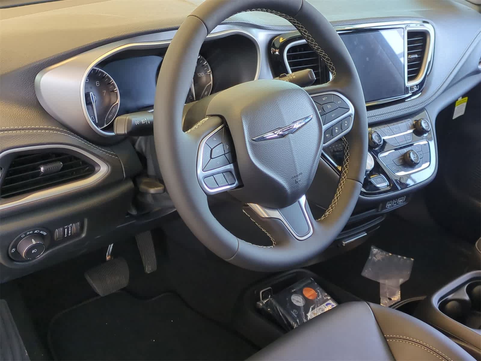 Thumbnail: 2025 Chrysler Pacifica - 10