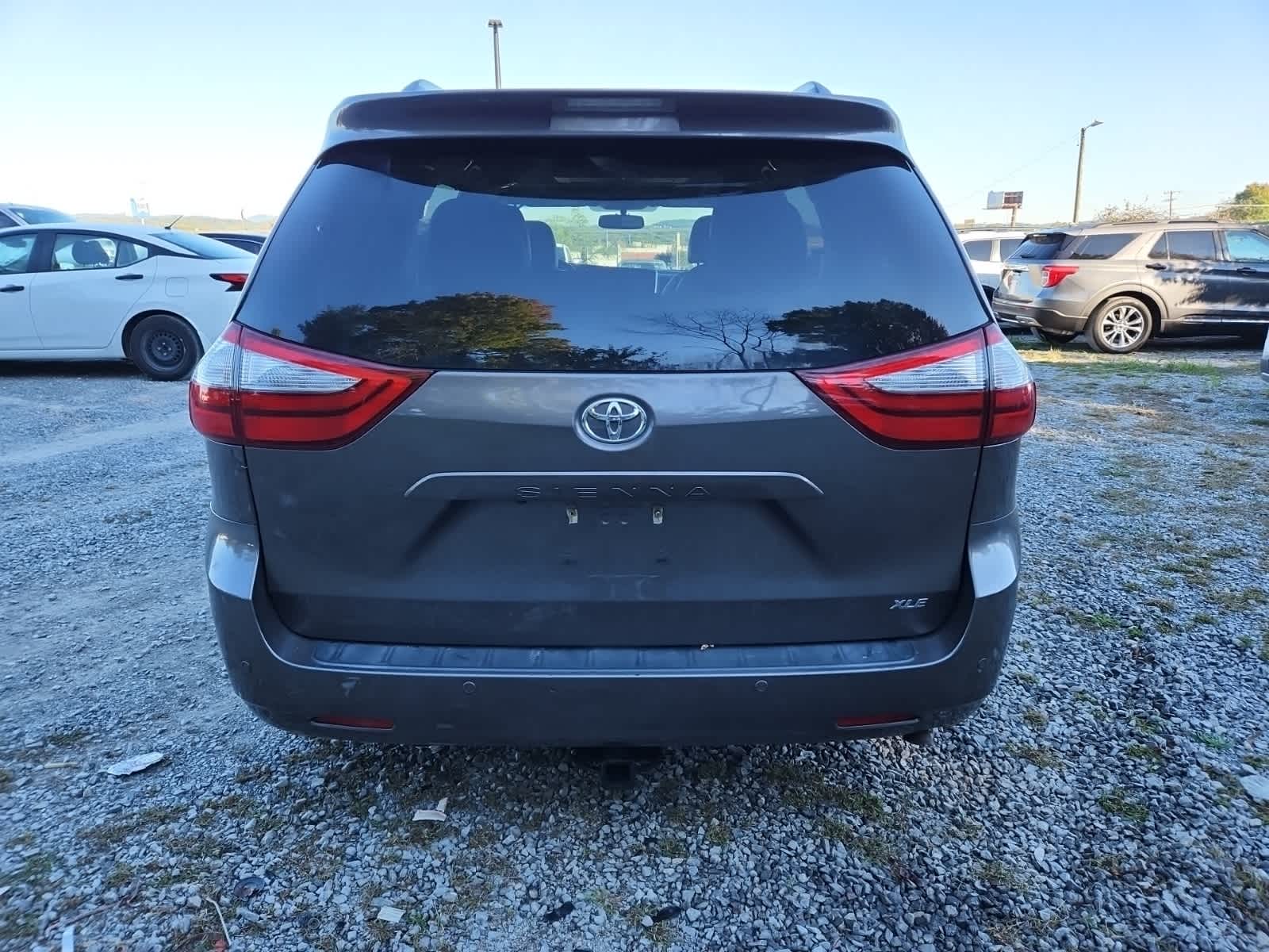 Thumbnail: 2015 Toyota Sienna - 4