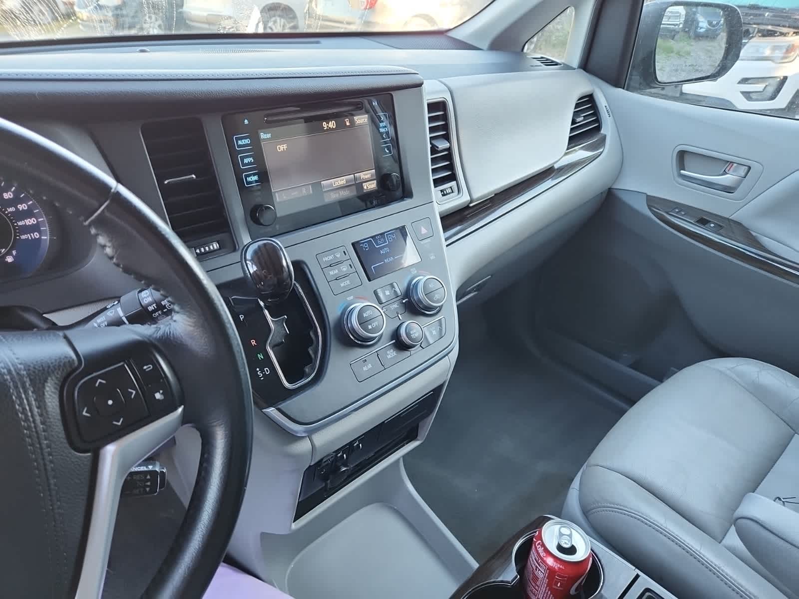 Thumbnail: 2015 Toyota Sienna - 10