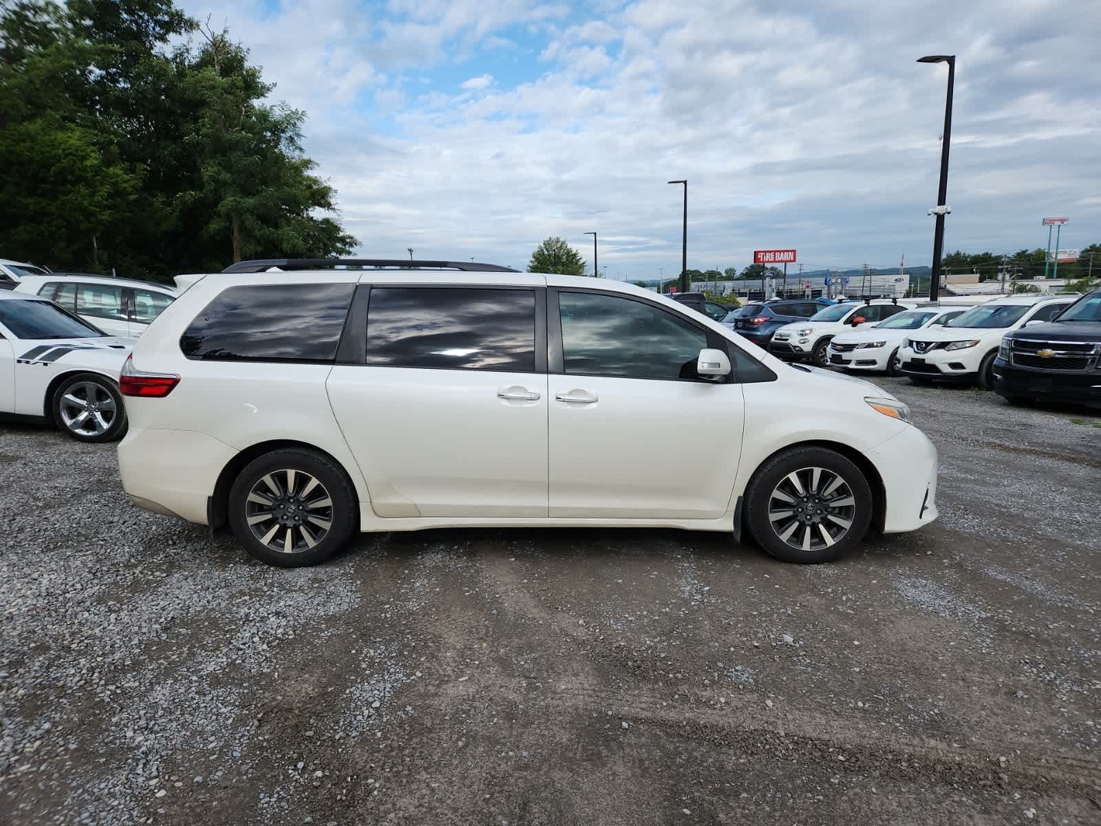 Thumbnail: 2019 Toyota Sienna - 6
