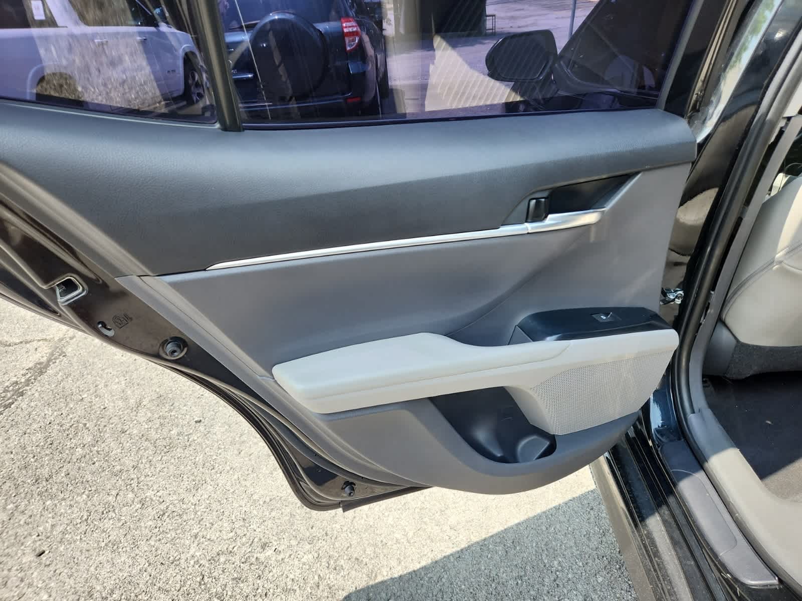 2020 Toyota Camry SE 26