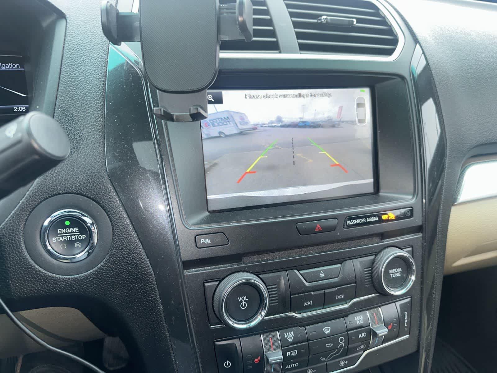 Thumbnail: 2016 Ford Explorer - 12