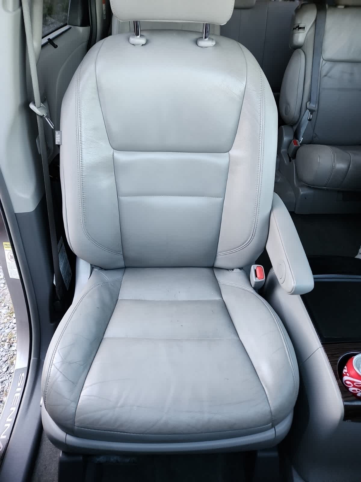 Thumbnail: 2015 Toyota Sienna - 18