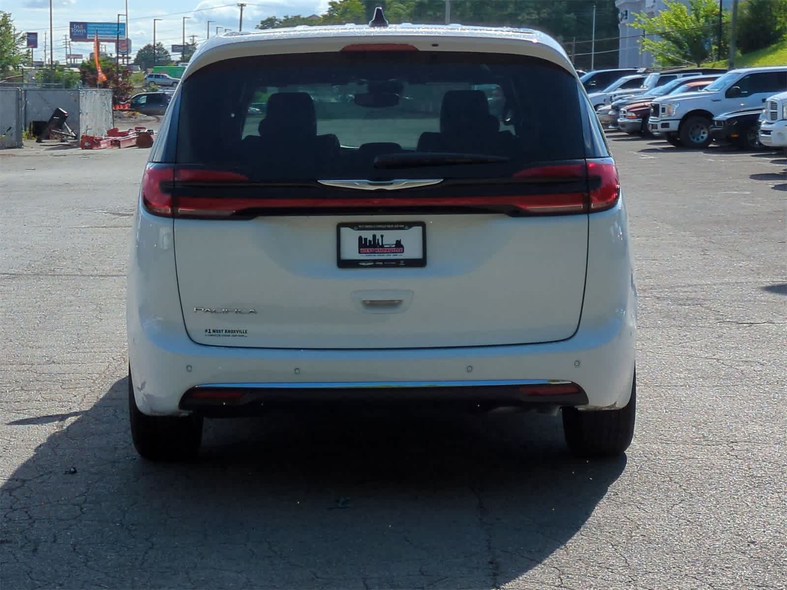 Thumbnail: 2025 Chrysler Pacifica - 7