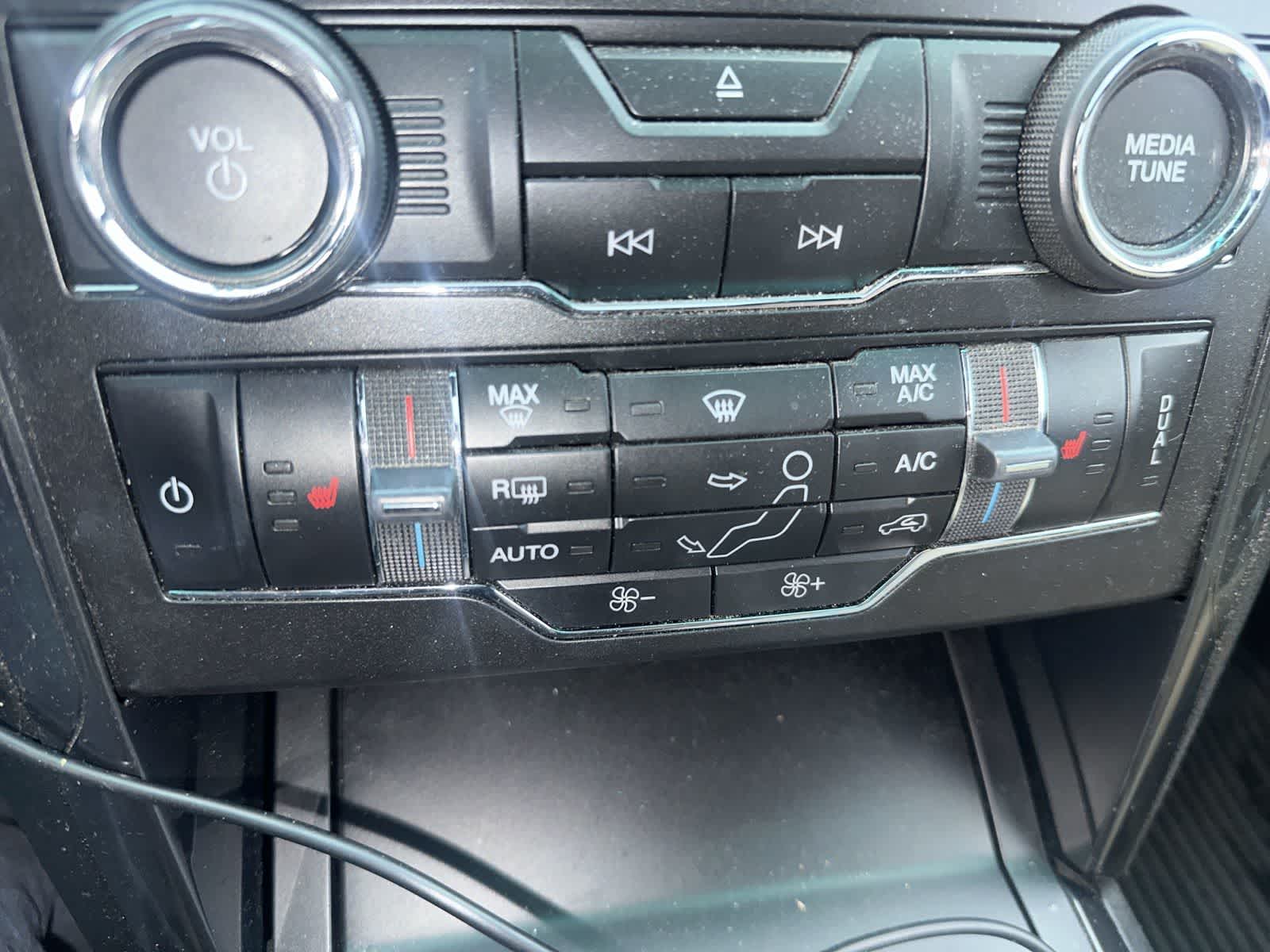 Thumbnail: 2016 Ford Explorer - 13