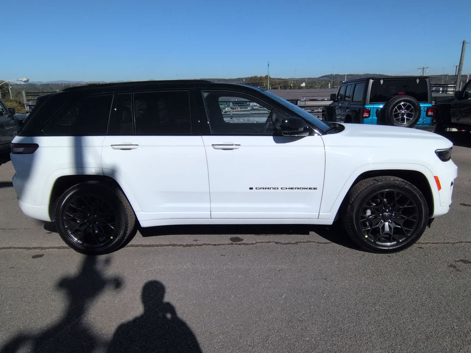 Thumbnail: 2025 Jeep Grand Cherokee - 9