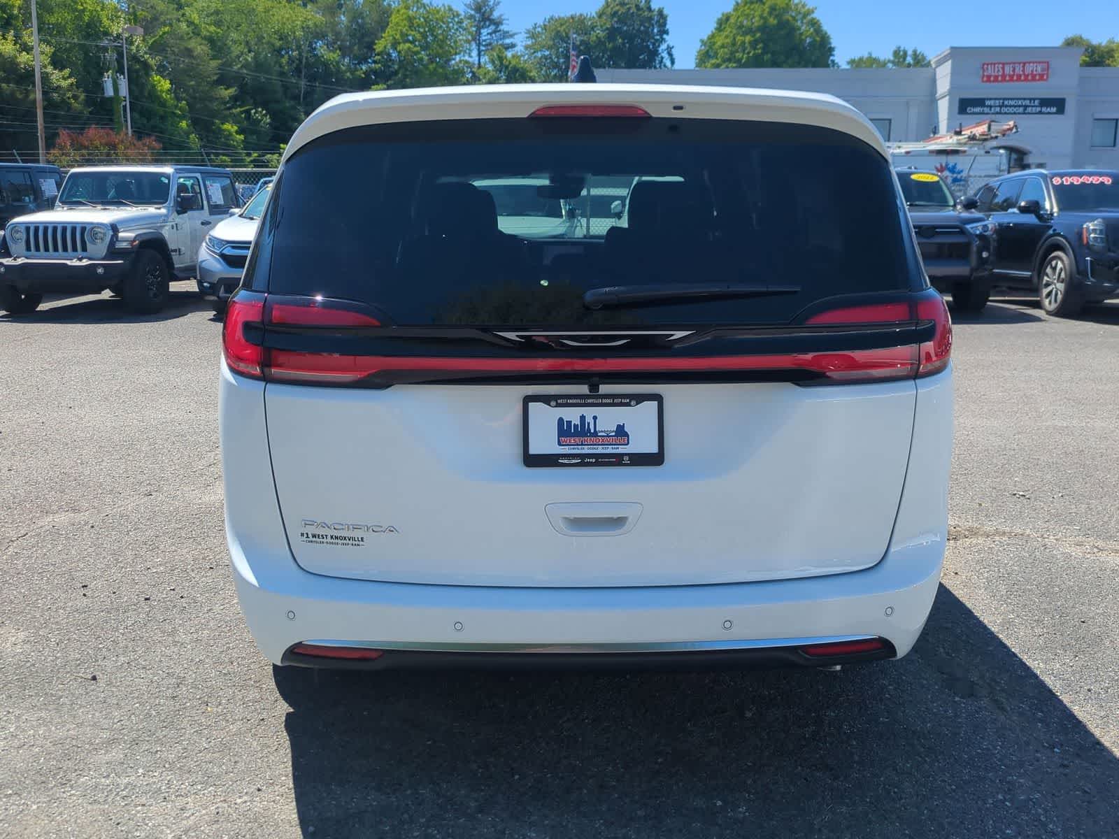 Thumbnail: 2027 Chrysler Pacifica - 7