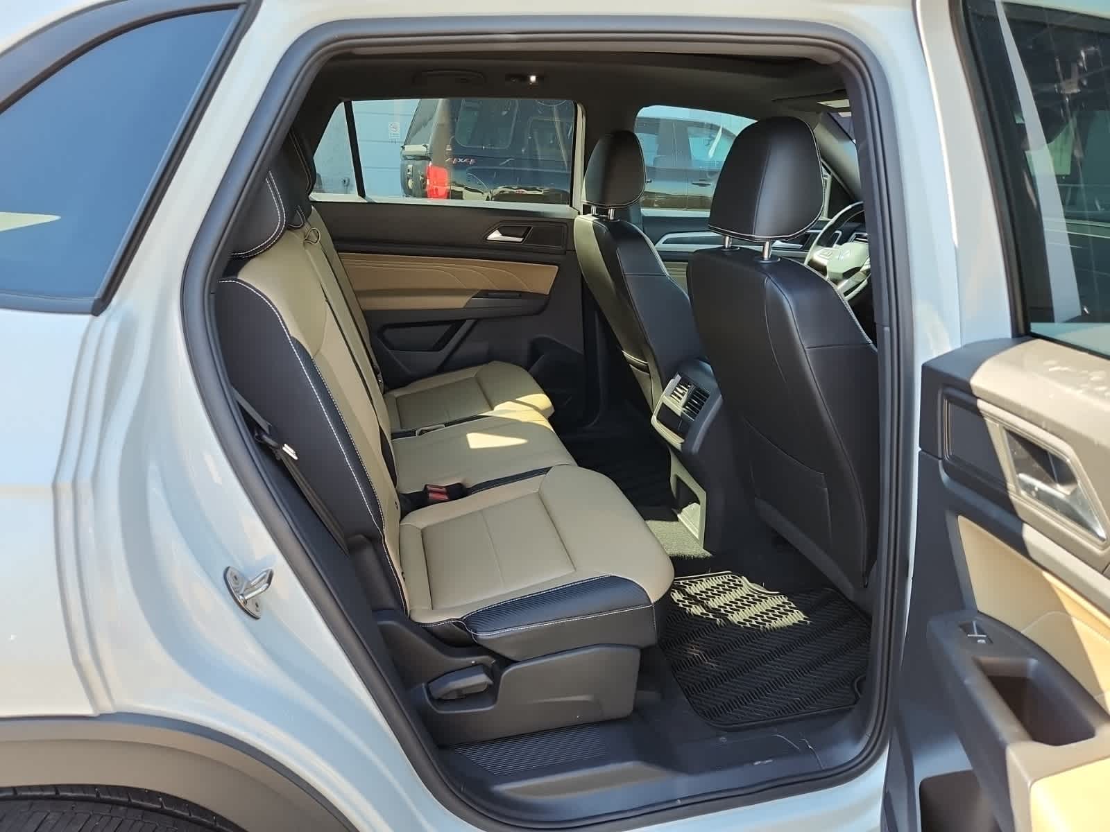 Thumbnail: 2023 Volkswagen Atlas - 23
