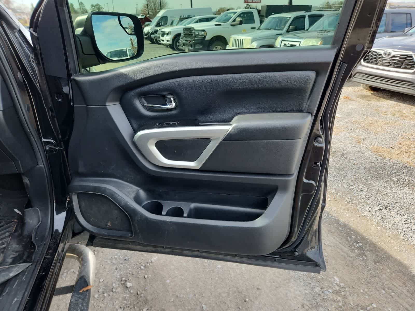 Thumbnail: 2019 Nissan Titan - 22