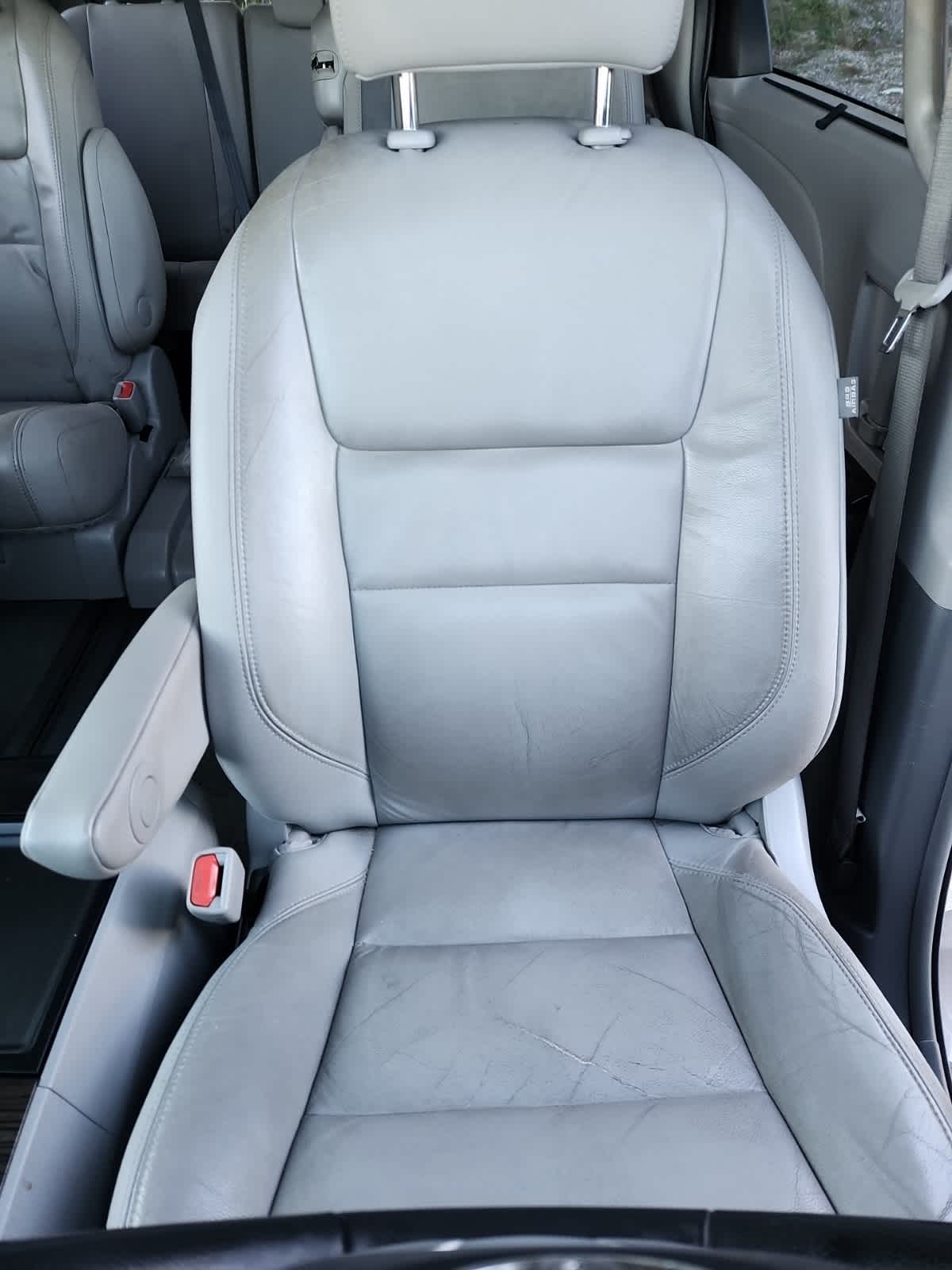 Thumbnail: 2015 Toyota Sienna - 14