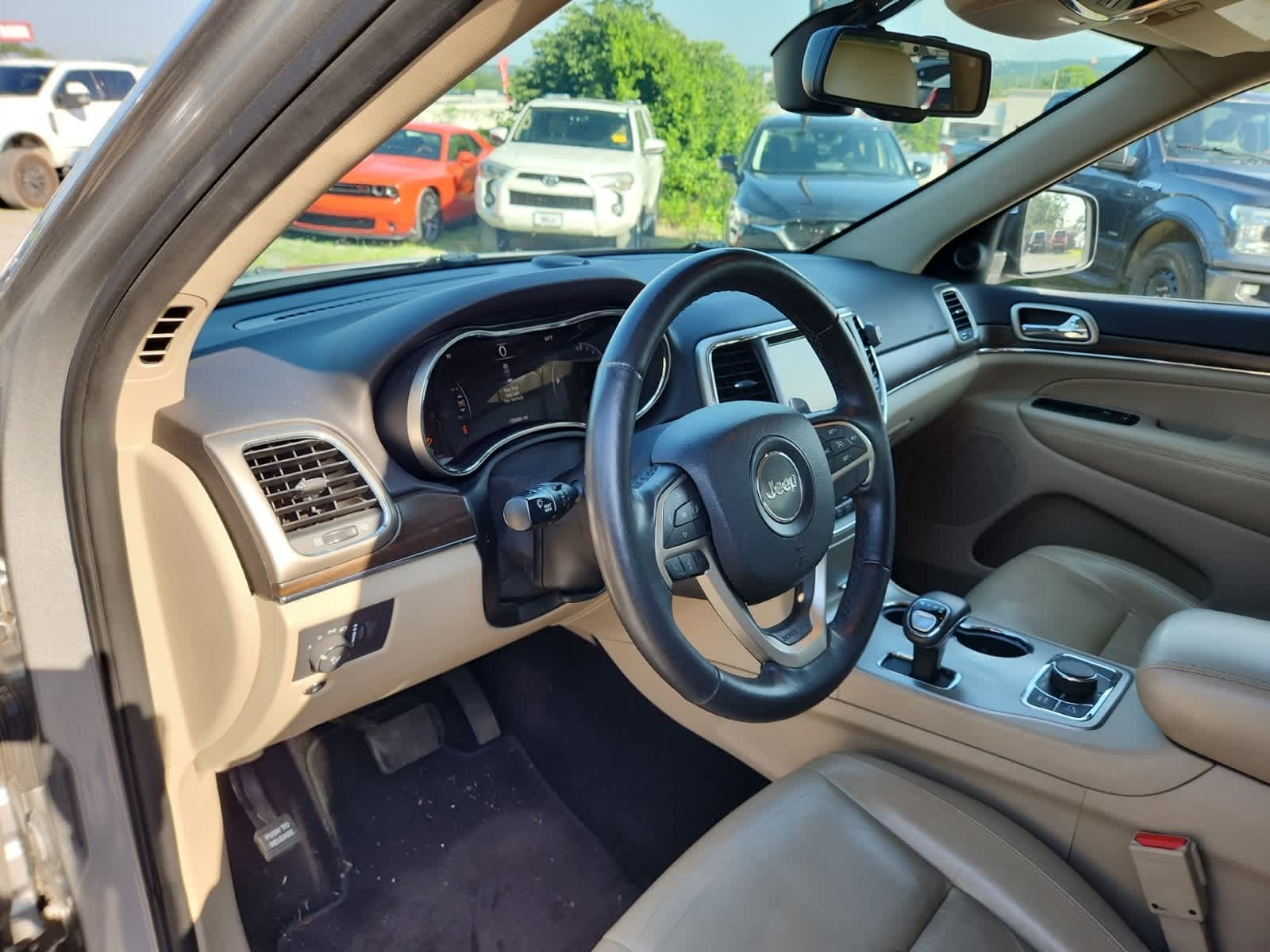 Thumbnail: 2015 Jeep Grand Cherokee - 13