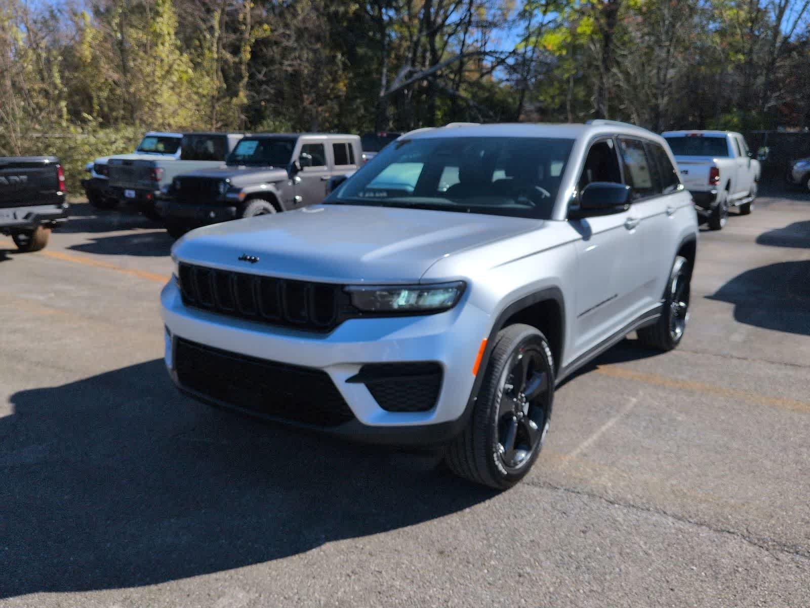 Thumbnail: 2025 Jeep Grand Cherokee - 4