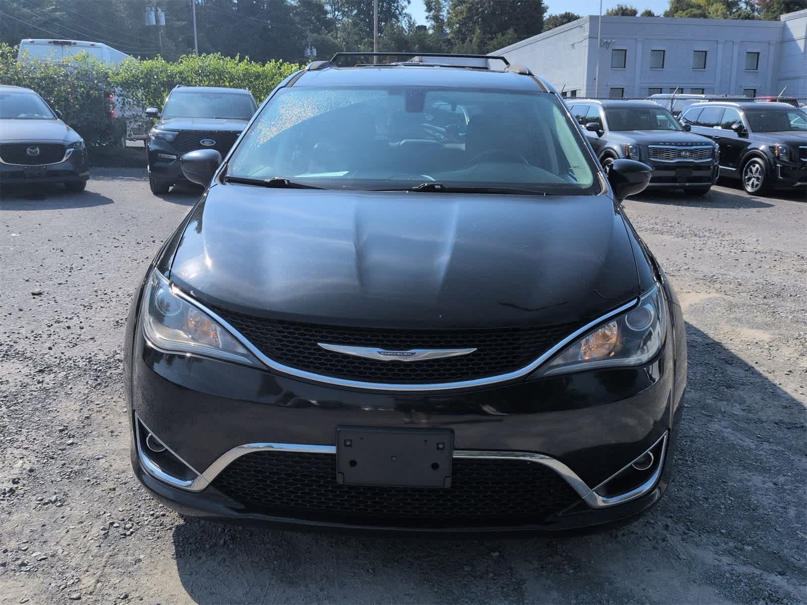 Thumbnail: 2017 Chrysler Pacifica - 3
