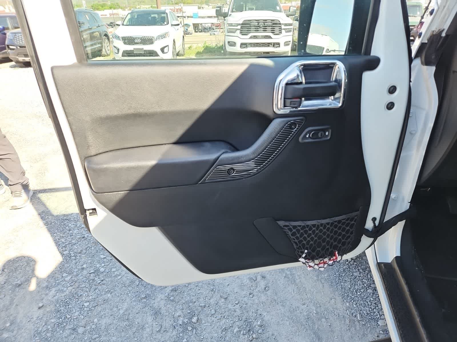 Thumbnail: 2018 Jeep Wrangler - 16