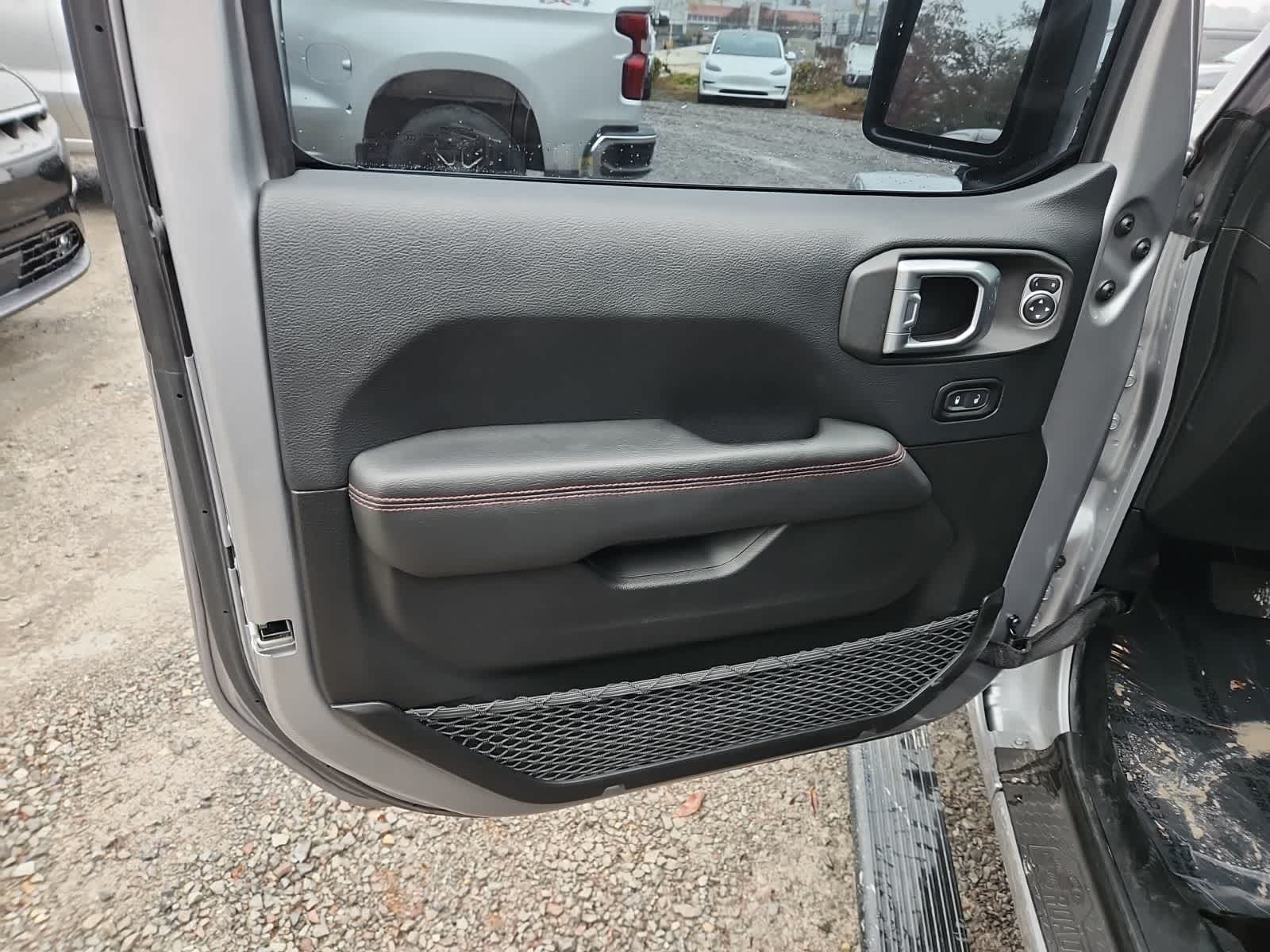 Thumbnail: 2019 Jeep Wrangler - 15