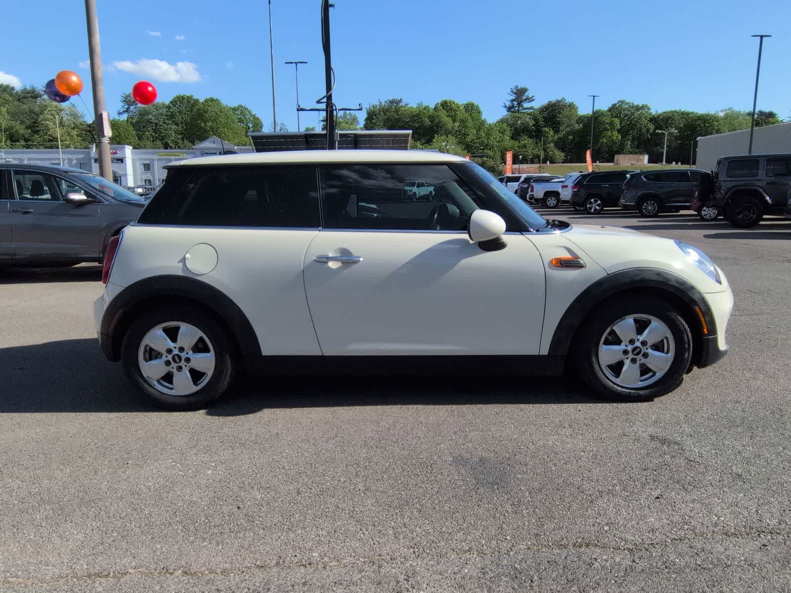 Thumbnail: 2015 MINI Cooper Hardtop - 9