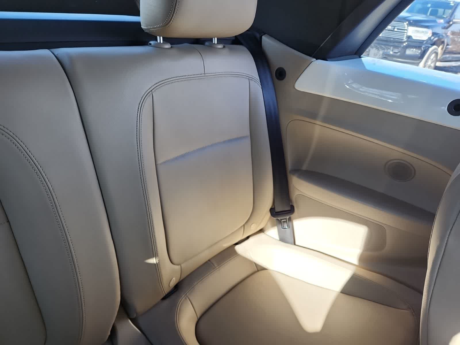 Thumbnail: 2013 Volkswagen Beetle - 17