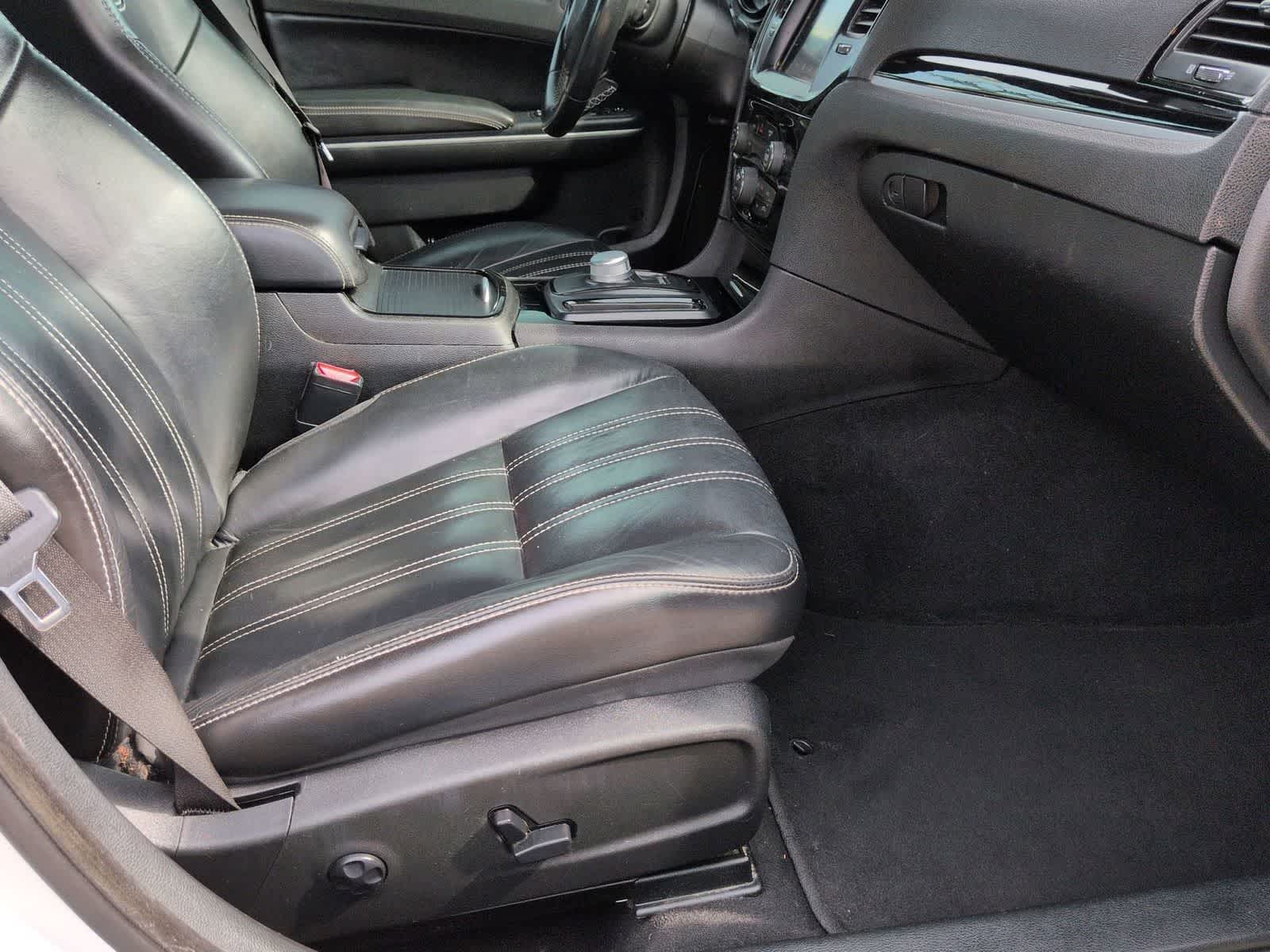 Thumbnail: 2019 Chrysler 300 - 21