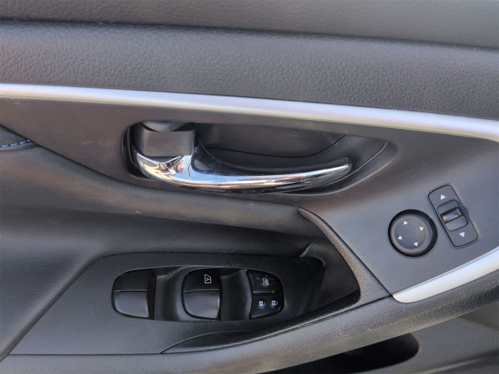 Thumbnail: 2016 Nissan Altima - 16
