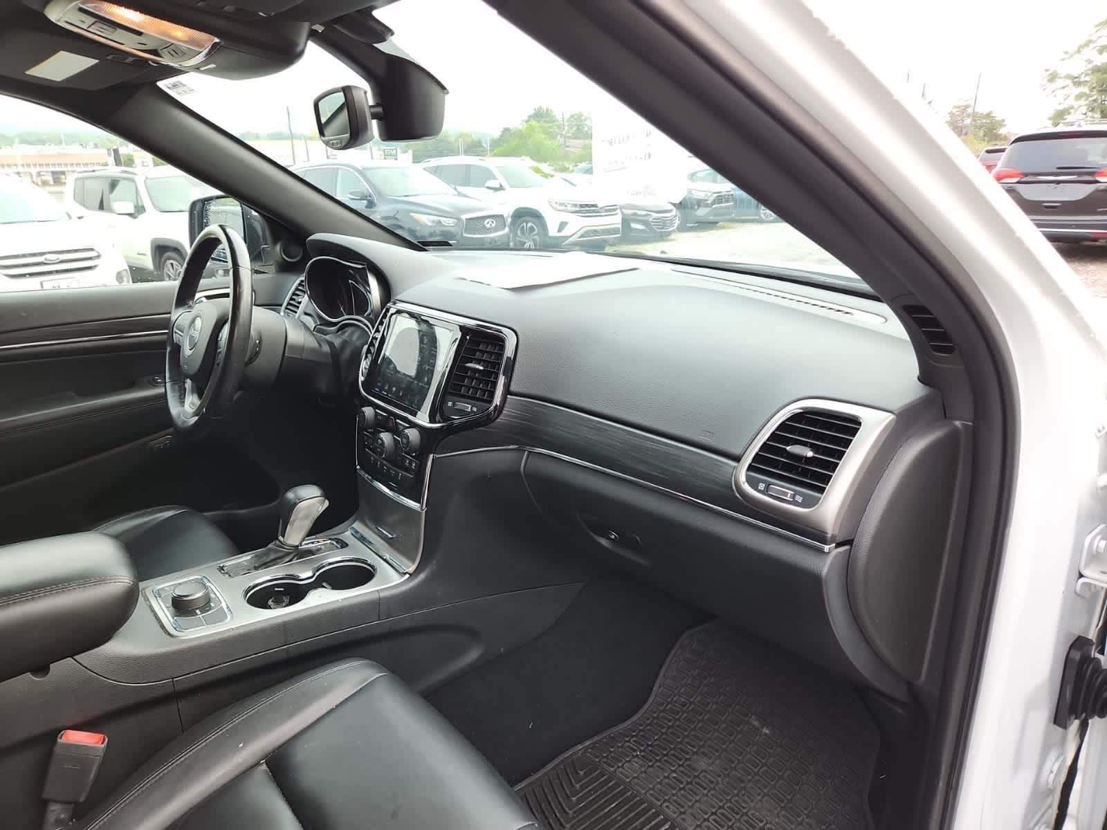 Thumbnail: 2020 Jeep Grand Cherokee - 17