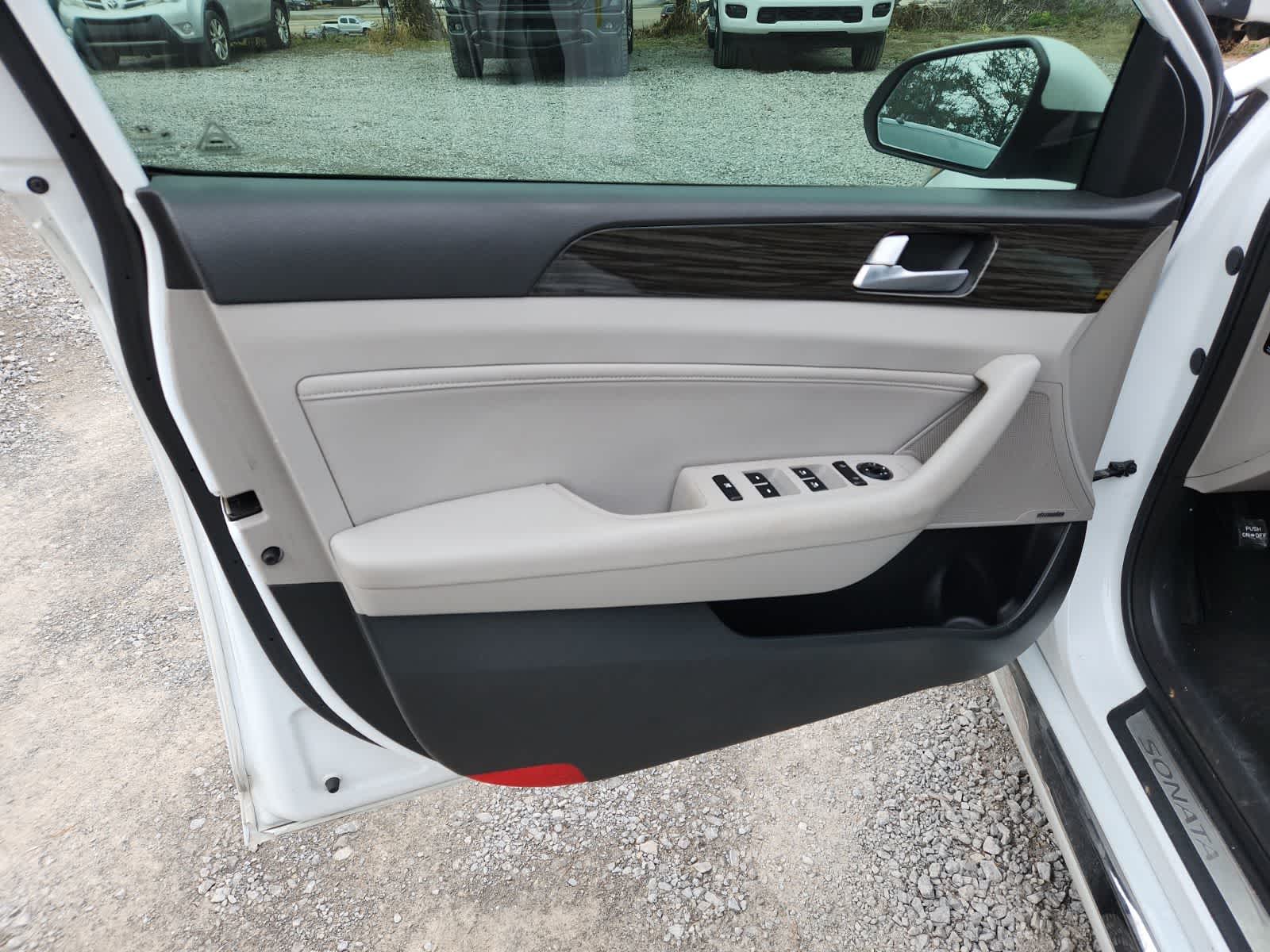 Thumbnail: 2015 Hyundai Sonata - 16