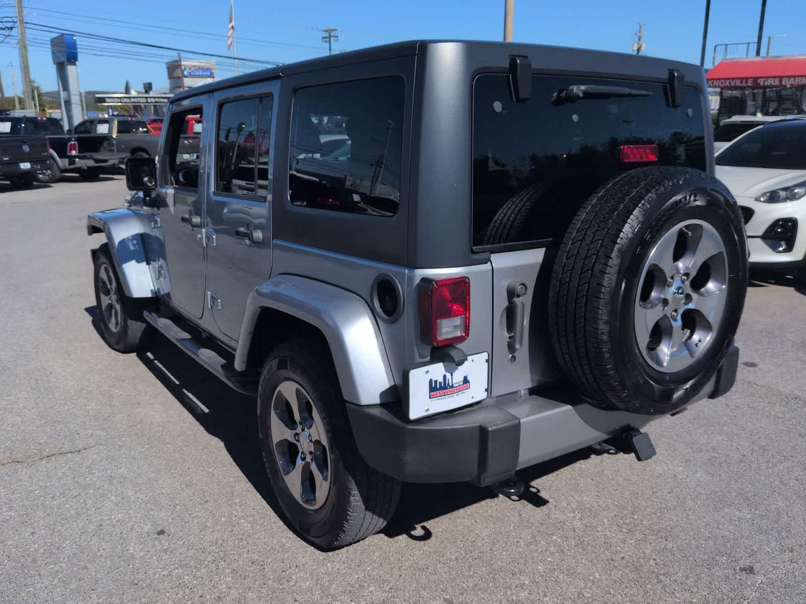 Thumbnail: 2016 Jeep Wrangler - 6