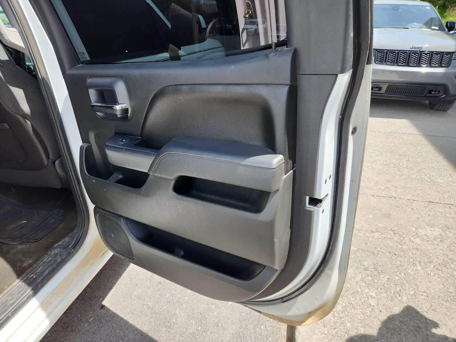 Thumbnail: 2015 Chevrolet Silverado 1500 - 24