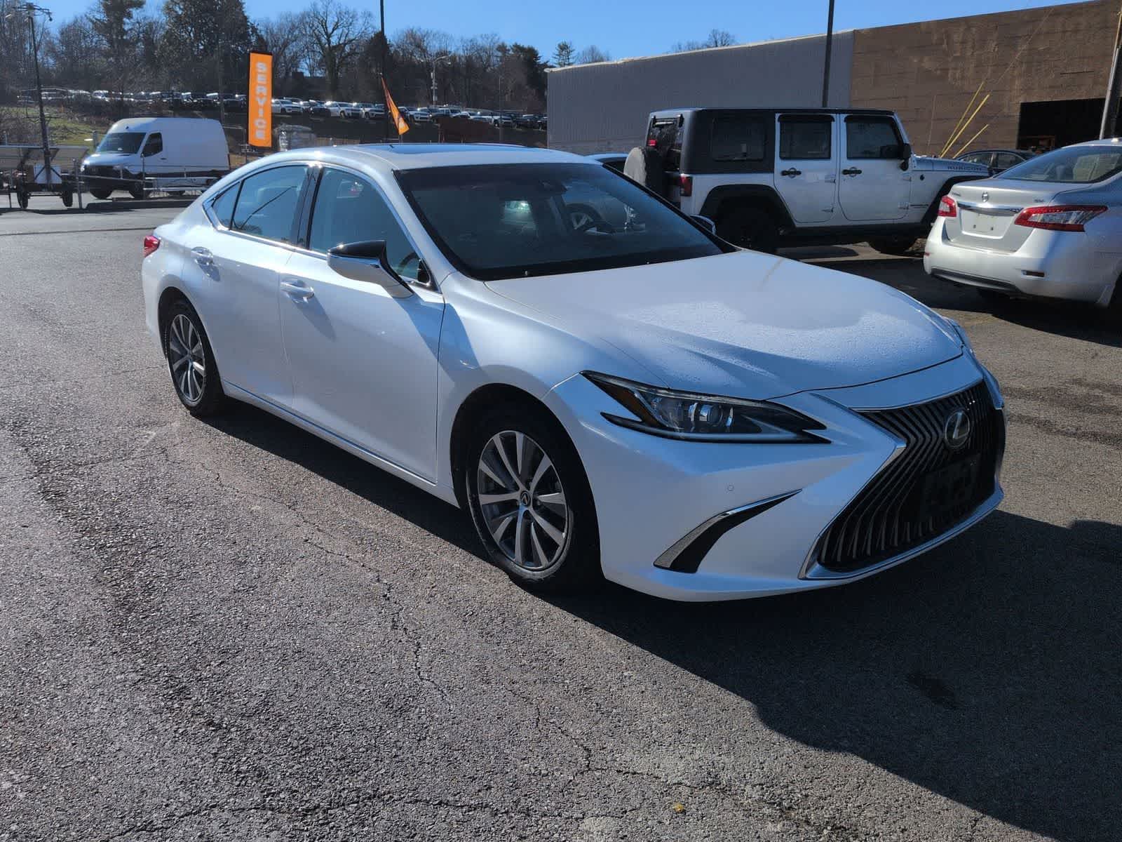 Thumbnail: 2019 Lexus ES - 2