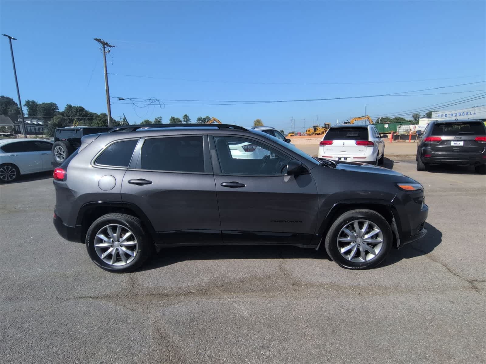 Thumbnail: 2018 Jeep Cherokee - 9