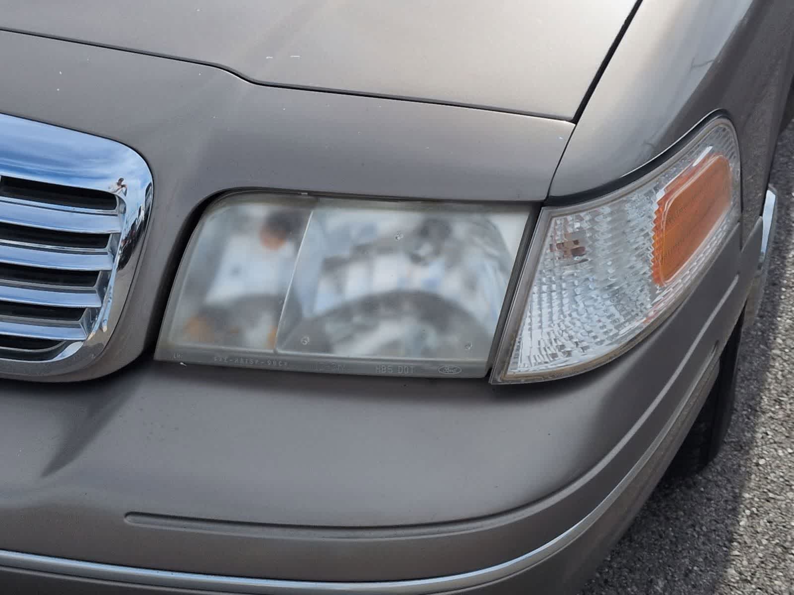 Thumbnail: 2001 Ford Crown Victoria - 11