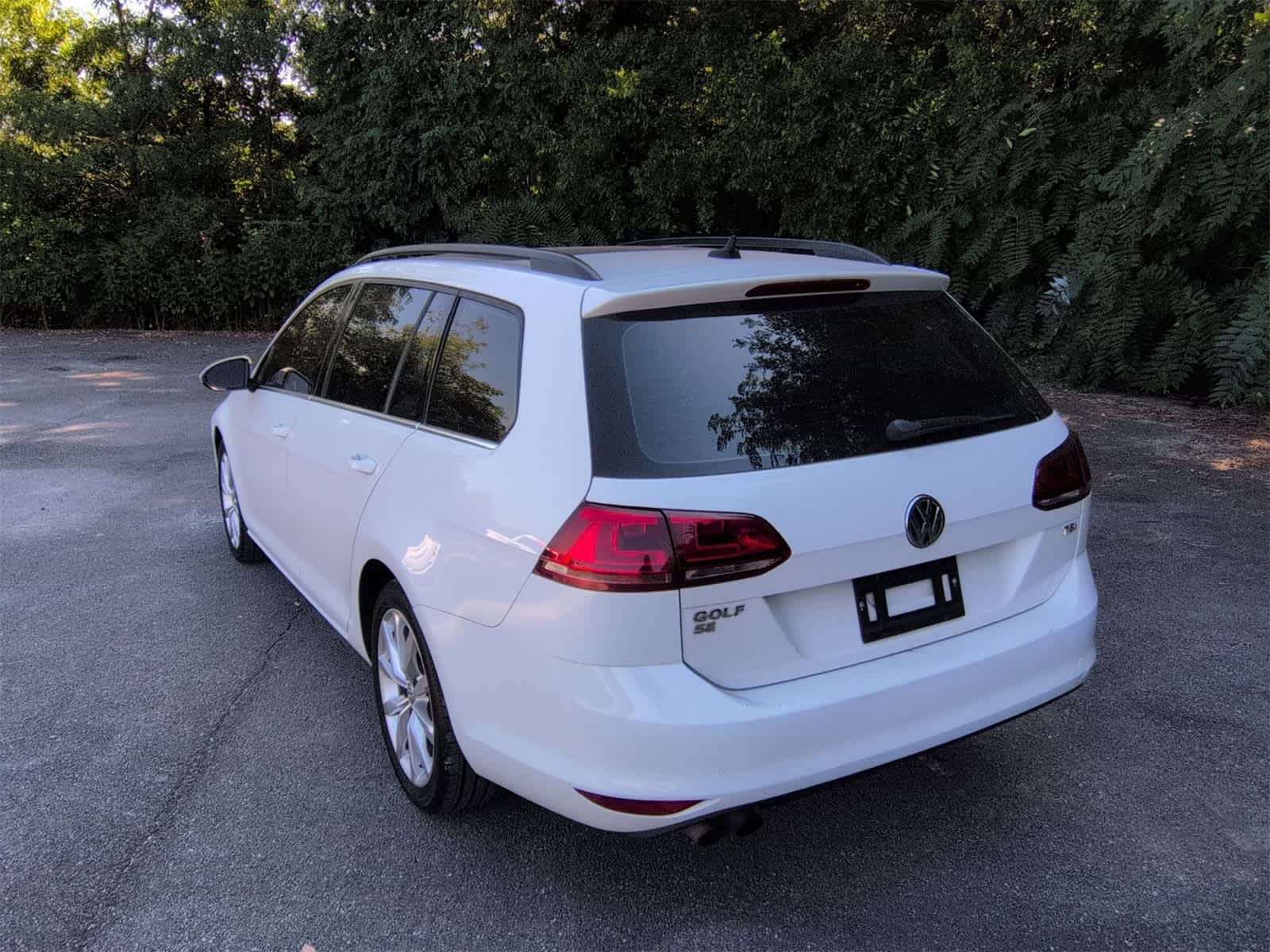 Thumbnail: 2016 Volkswagen e-Golf - 6