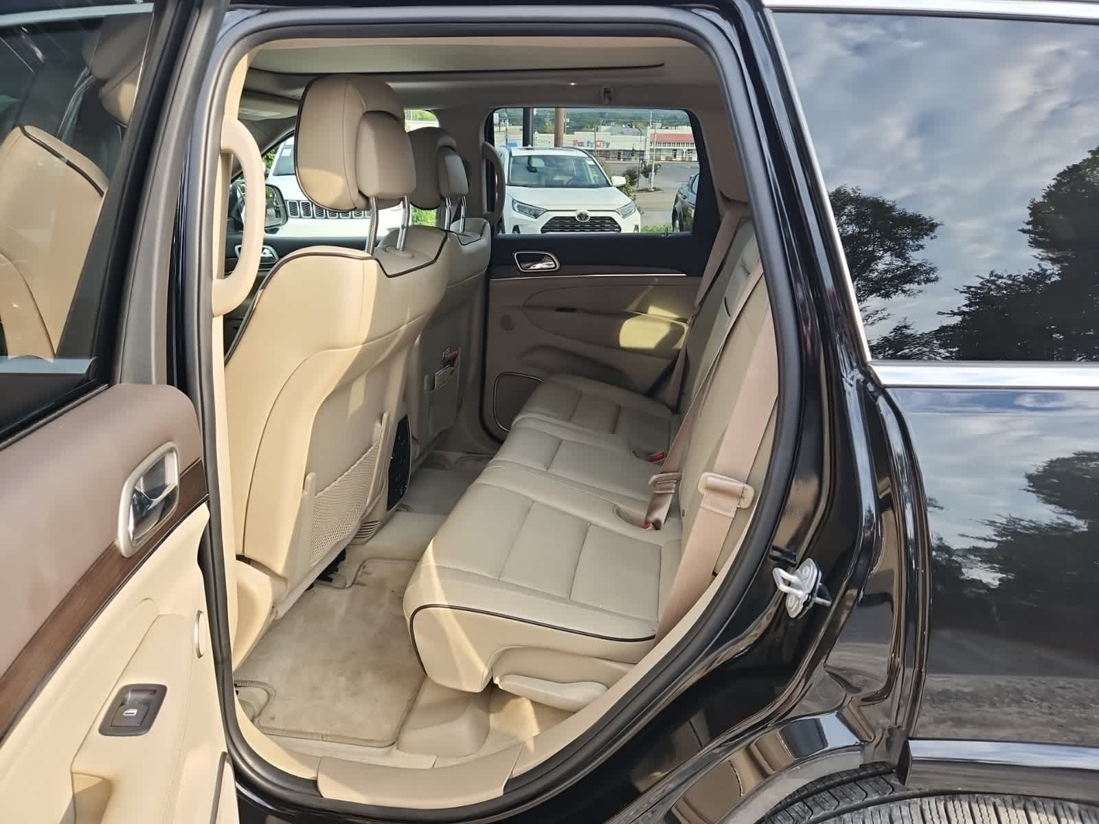 Thumbnail: 2017 Jeep Grand Cherokee - 26