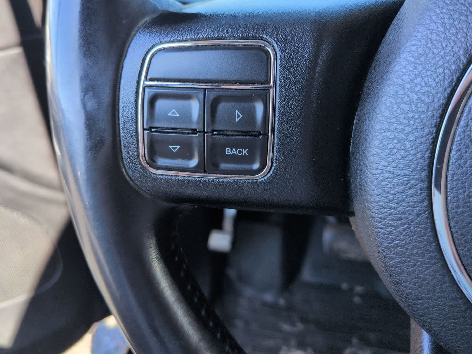 Thumbnail: 2012 Jeep Grand Cherokee - 21