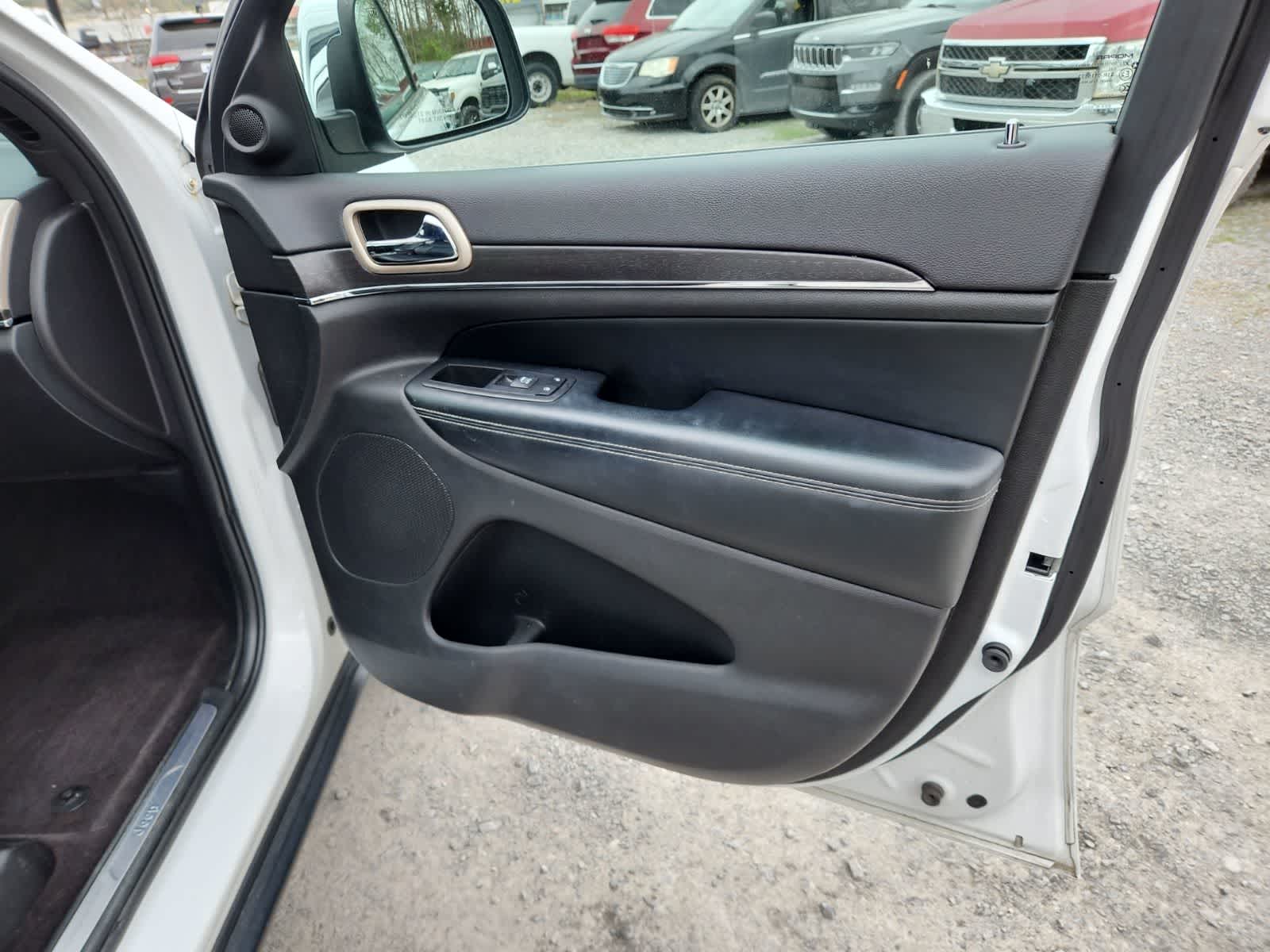 Thumbnail: 2017 Jeep Grand Cherokee - 22