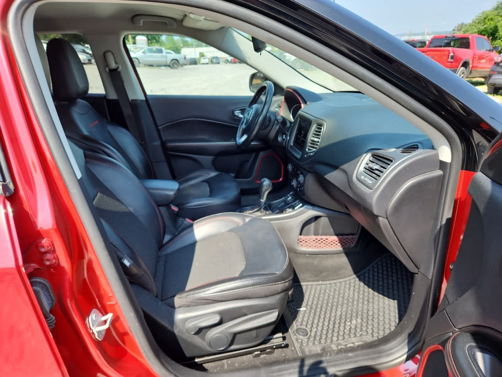 Thumbnail: 2020 Jeep Compass - 21
