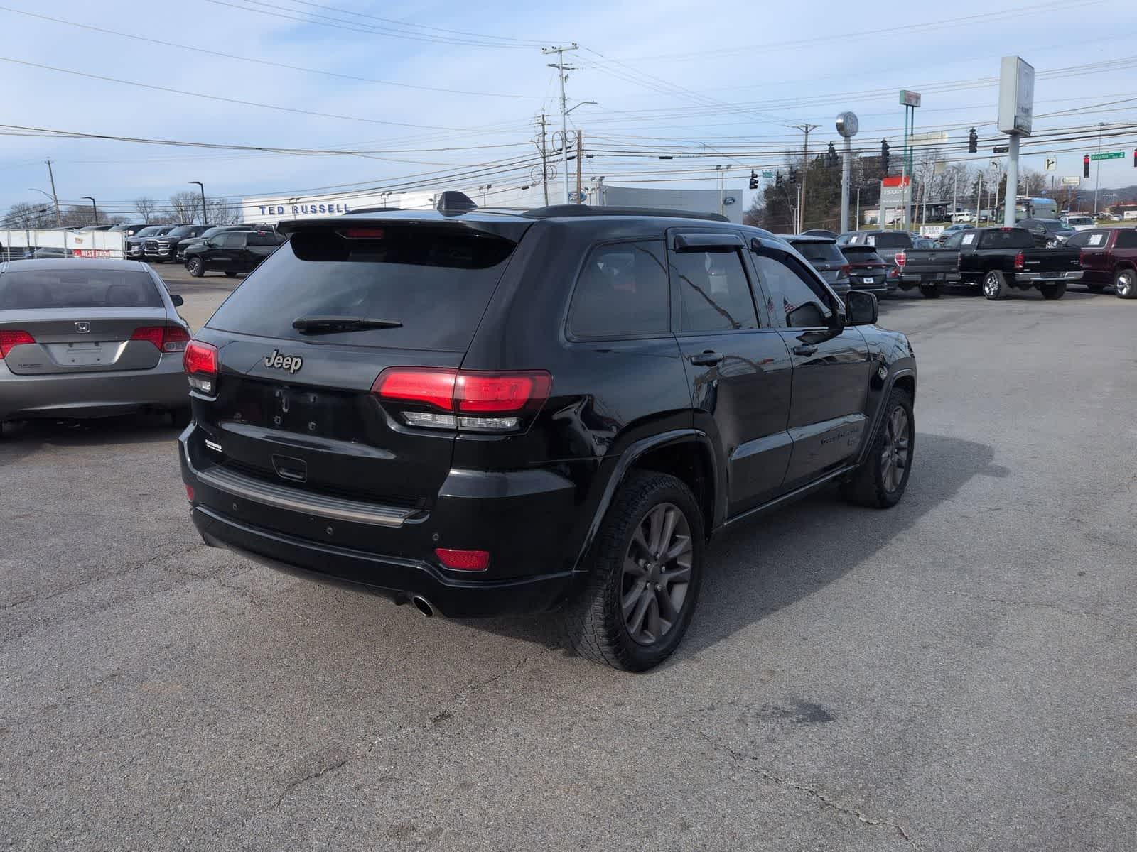 Thumbnail: 2016 Jeep Grand Cherokee - 8