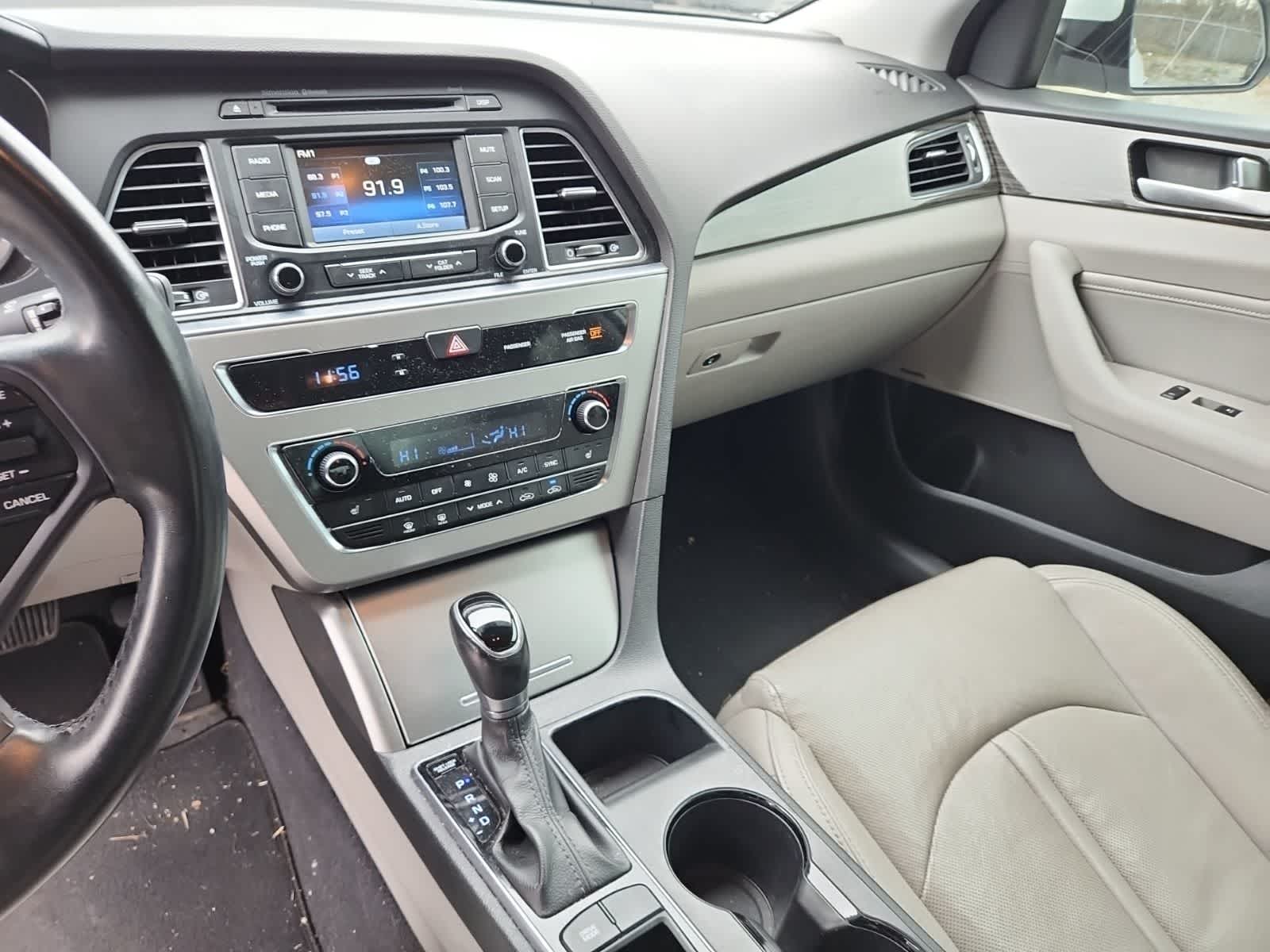 Thumbnail: 2015 Hyundai Sonata - 10