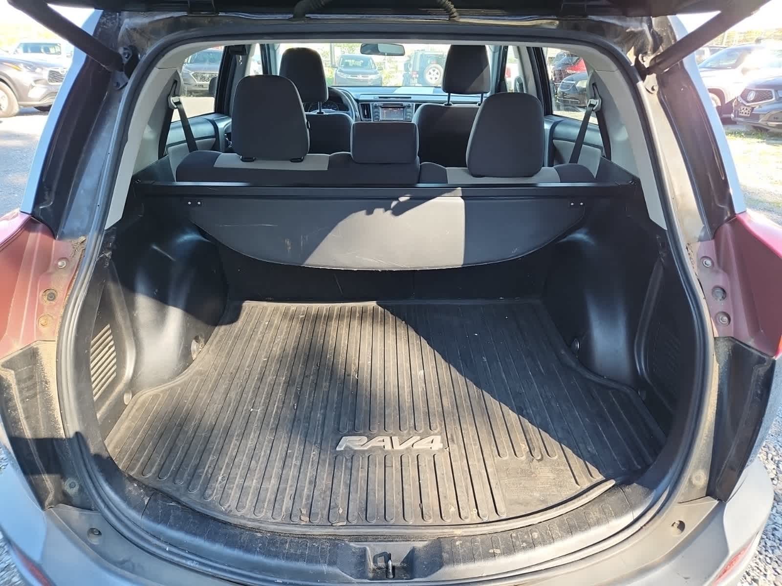 Thumbnail: 2015 Toyota RAV4 - 25