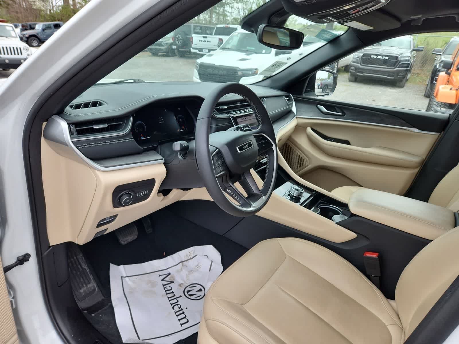 Thumbnail: 2023 Jeep Grand Cherokee - 13