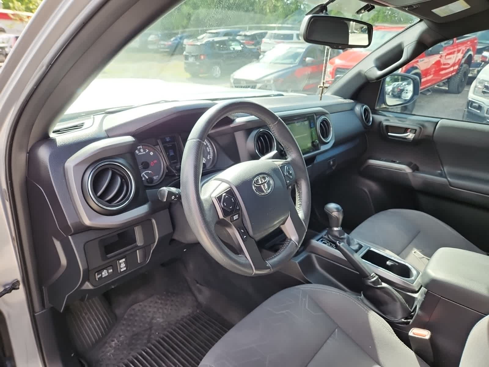 Thumbnail: 2016 Toyota Tacoma - 13